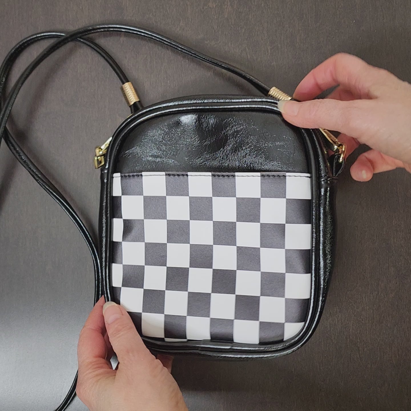 Vans checkered tote bag in black and white | ASOS